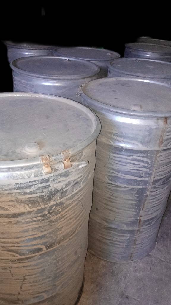  تصویر بشکه نو 170 کیلویی گریس کلسیم آبشار؛ بسته‌بندی صنعتی مناسب کارگاه‌ها و کارخانه‌ها | فروشگاه خانی 